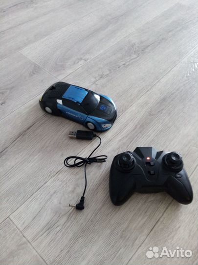 Антигравитационная машинка на пульте управления