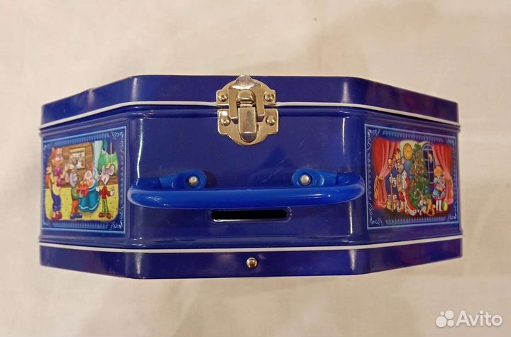 Жестяная коробка для подарка