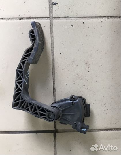 Педаль газа электро audi A8 D3 quattro