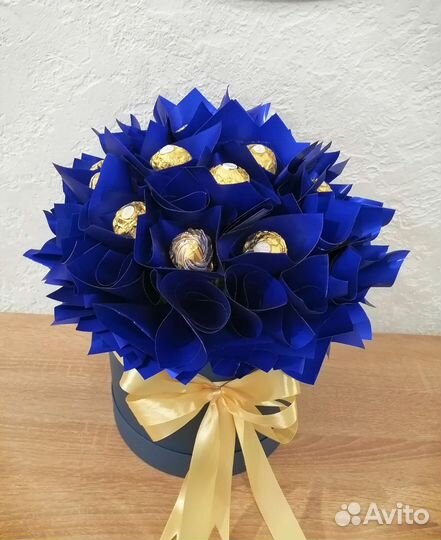 Букет из мыльных роз, из шоколада и из конфет