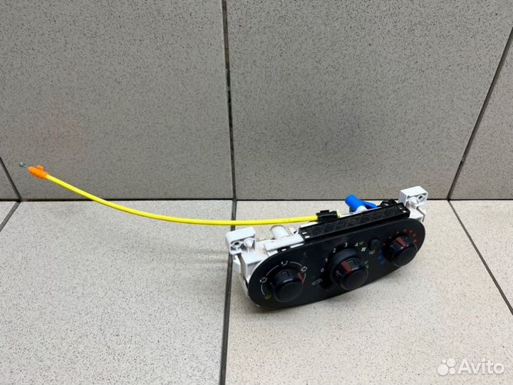 Блок управления отопителем Renault Logan K7MA812 1