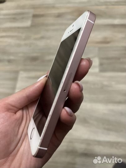 iPhone SE, 32 ГБ