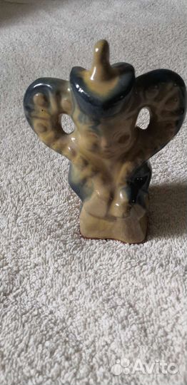 Моголия 1988 г. Статуэтка фарфоровая