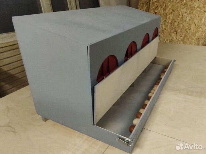 Гнездо для кур с яйцесборником