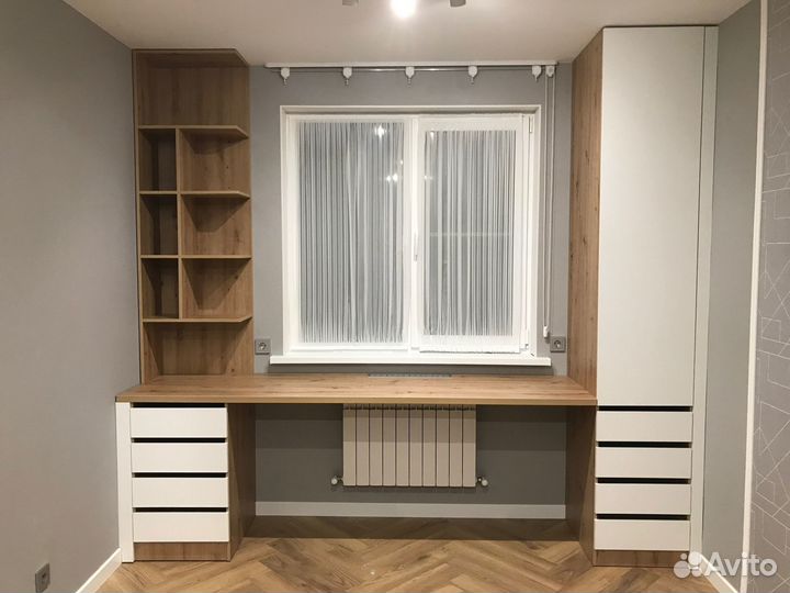 Рабочая зона у окна с доставкой