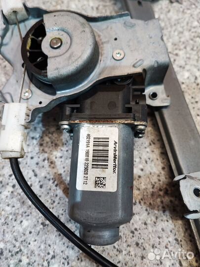 Стеклоподъемник задний Nissan Qashqai J10