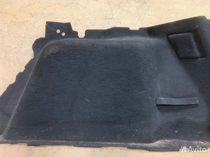Обшивка багажника задняя правая Ford Focus 3