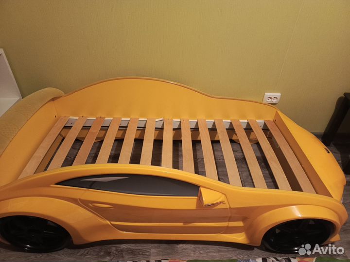 Детская кровать машина