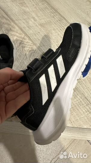Кроссовки adidas 32