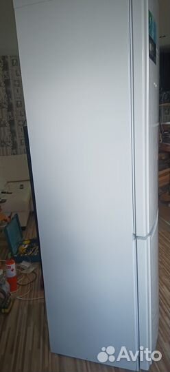 Продам холодильник ariston