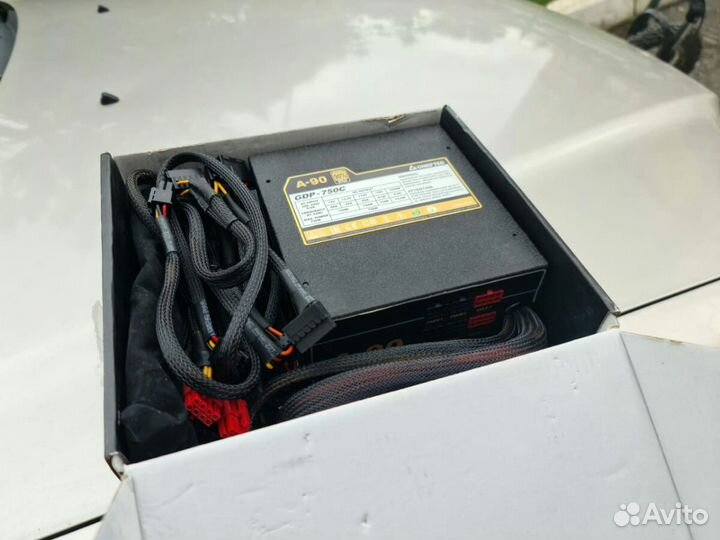 Продам блок питания для пк chieftec750Gold