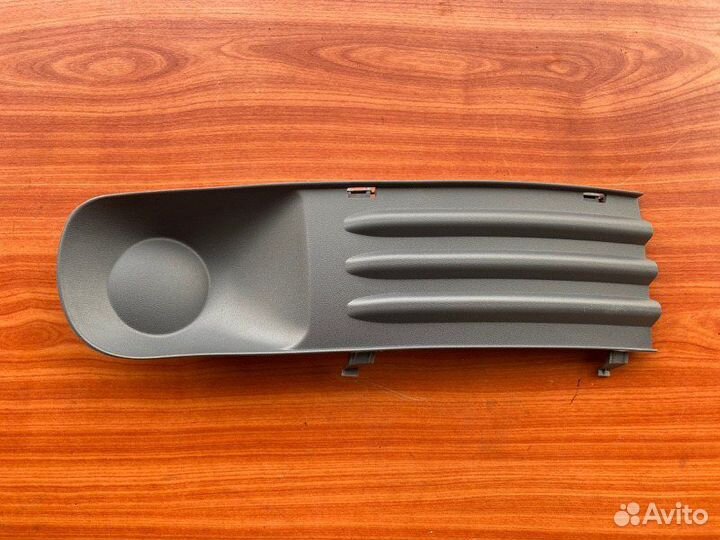 Заглушка бампера передняя Volkswagen Transporter