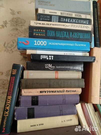 Книги из домашней библиотеки. Очень много