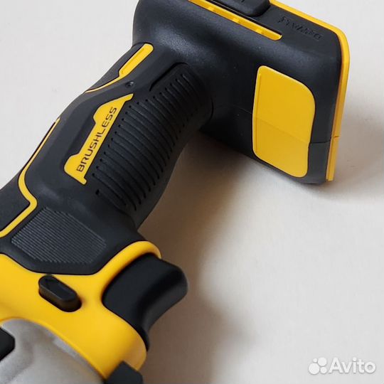 Винтоверт Dewalt DCF809