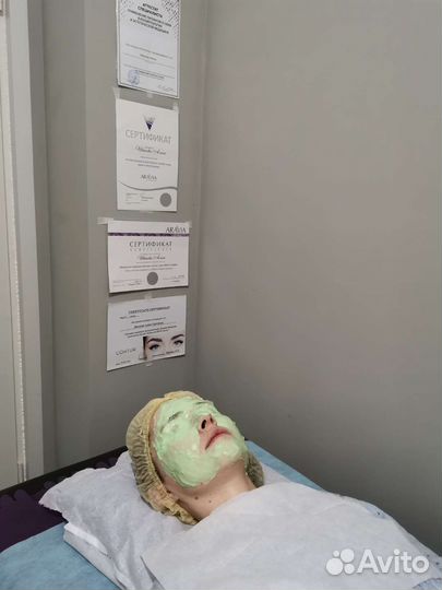 Чистка лица. Косметолог