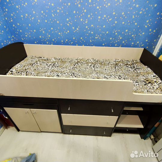 Детская кровать чердак со столом