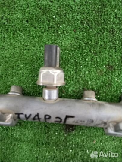 Рампа с датчиком левая Touareg 3.0tdi 2002-2010