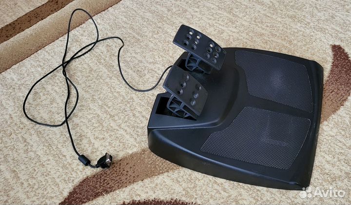 Руль logitech momo racing