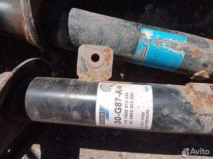 Амортизатор передний левый, правый Peugeot 206