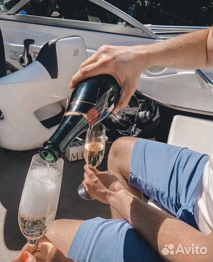 Прогулки на катере, аренда катера Москва и Мос.обл