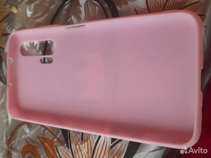 Чехлы на телефон