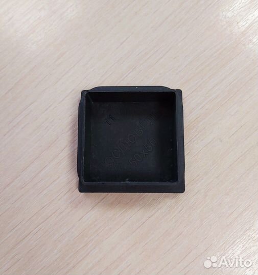 Заглушка квадратная 50x50 с ребрами, черная