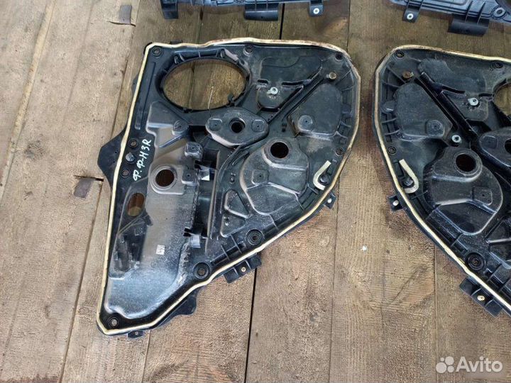 Кронштейн двери Ford Fusion хэтчбэк 1 2005