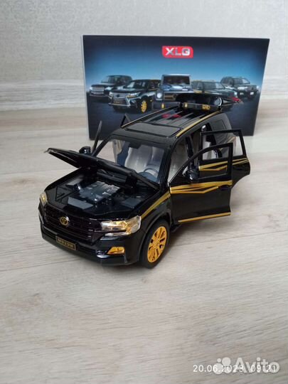 Машинка Toyota land cruiser 200