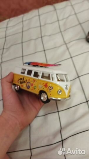 Модель автомобиля kinsmart