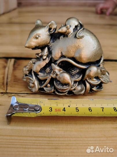 Статуэтки, сувениры, камушки