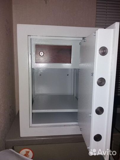 Сейф металлический