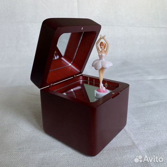 Музыкальная деревянная шкатулка с Балериной Элизе