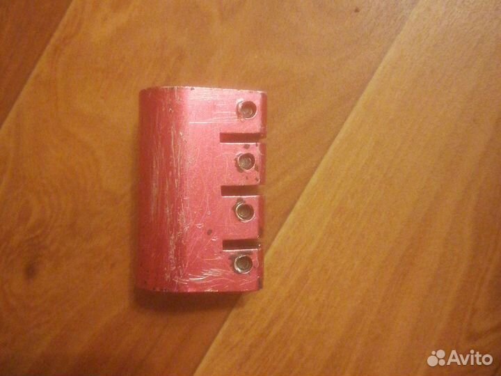 Зажим для трюкового самоката