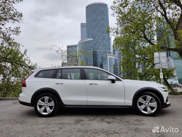 Volvo V60 Cross Country 2.0 AT, 2019, 101 000 км с пробегом, цена 3410000 руб.