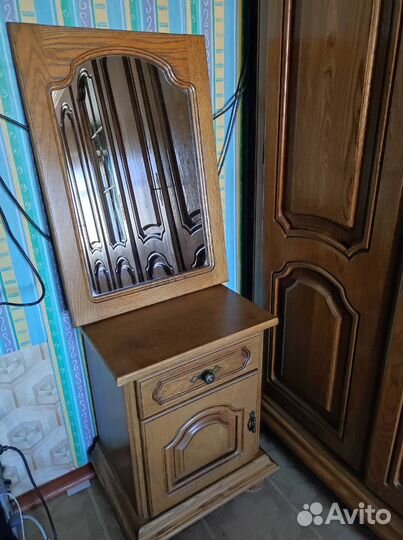 Спальный гарнитур из массива дуба бу