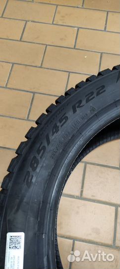 Pirelli Scorpion Ice Zero 2 285/45 R22