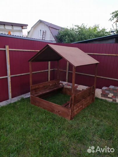 Песочница с крышей