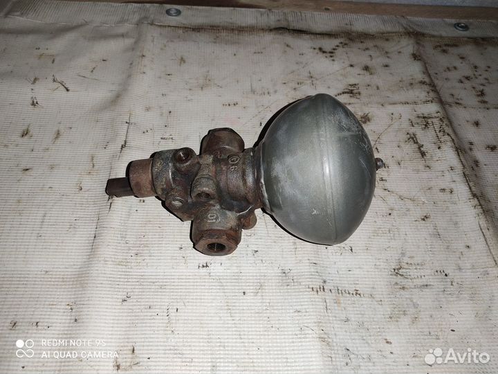 Гидроаккумулятор передний Ситроен С5