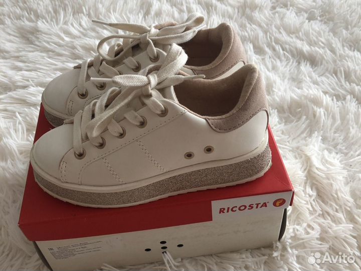 Туфли -кроссовки на девочку