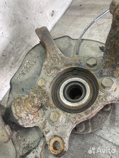 Кулак поворотный передний левый Toyota Auris