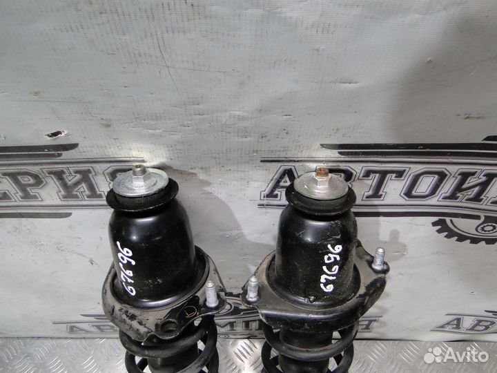 Амортизатор задний Toyota Prius 20 2007 1.5