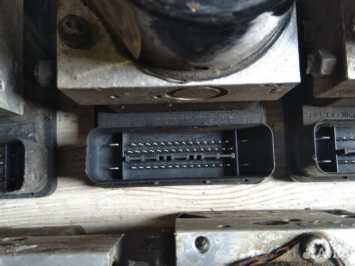 Блок абс Volkswagen Golf 4 / Skoda Octavia 1u
