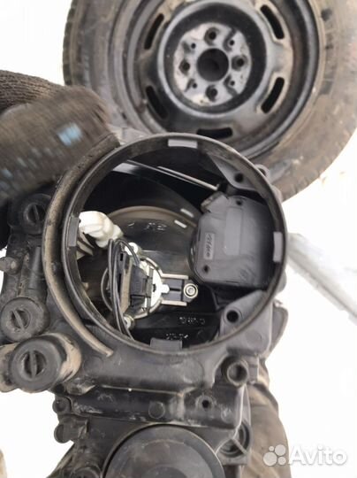 Продам переднюю правую фару volkswagen polo