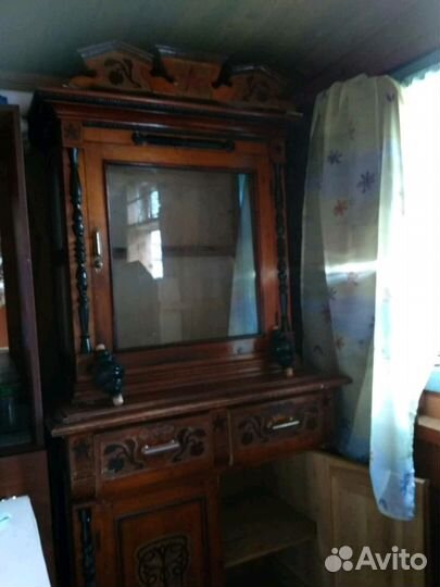 Старинные горка и камод