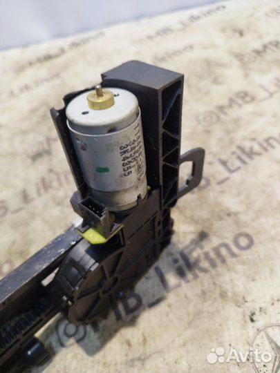 Механизм подголовника Mercedes Ml W164