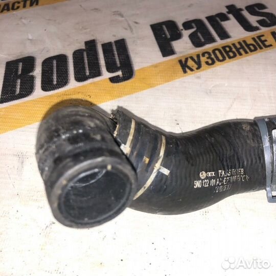 Патрубок сист.охлажд Volkswagen Tiguan 5N0122101AC