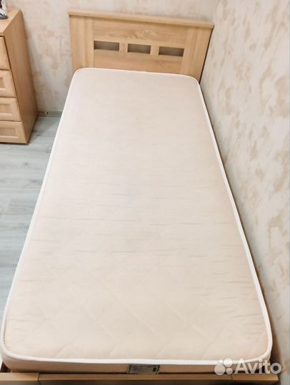 Кровать односпальная 90х200 с матрасом бу