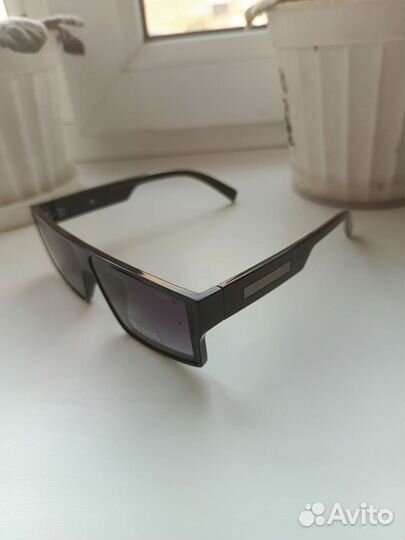 Солнцезащитные очки prada