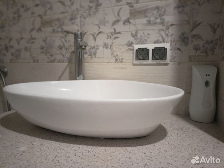 Раковина в ванную накладная
