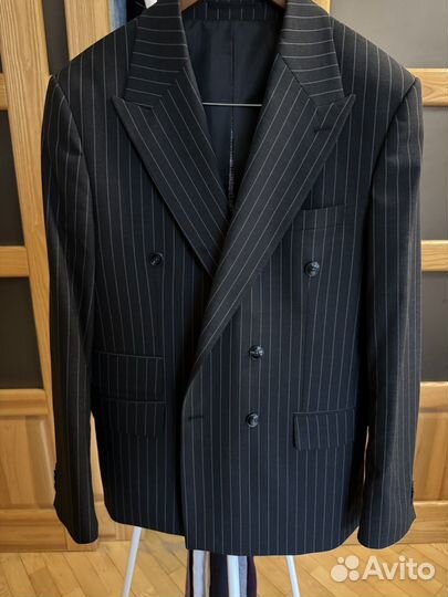 Мужской костюм в полоску